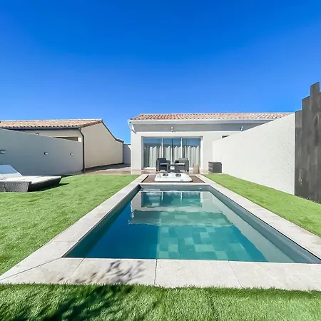 Avec Jacuzzi Et Piscine *